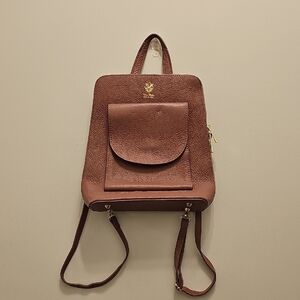 Vera Pelle Pink Leather Backpack with Adjustable Straps and Structured Shape